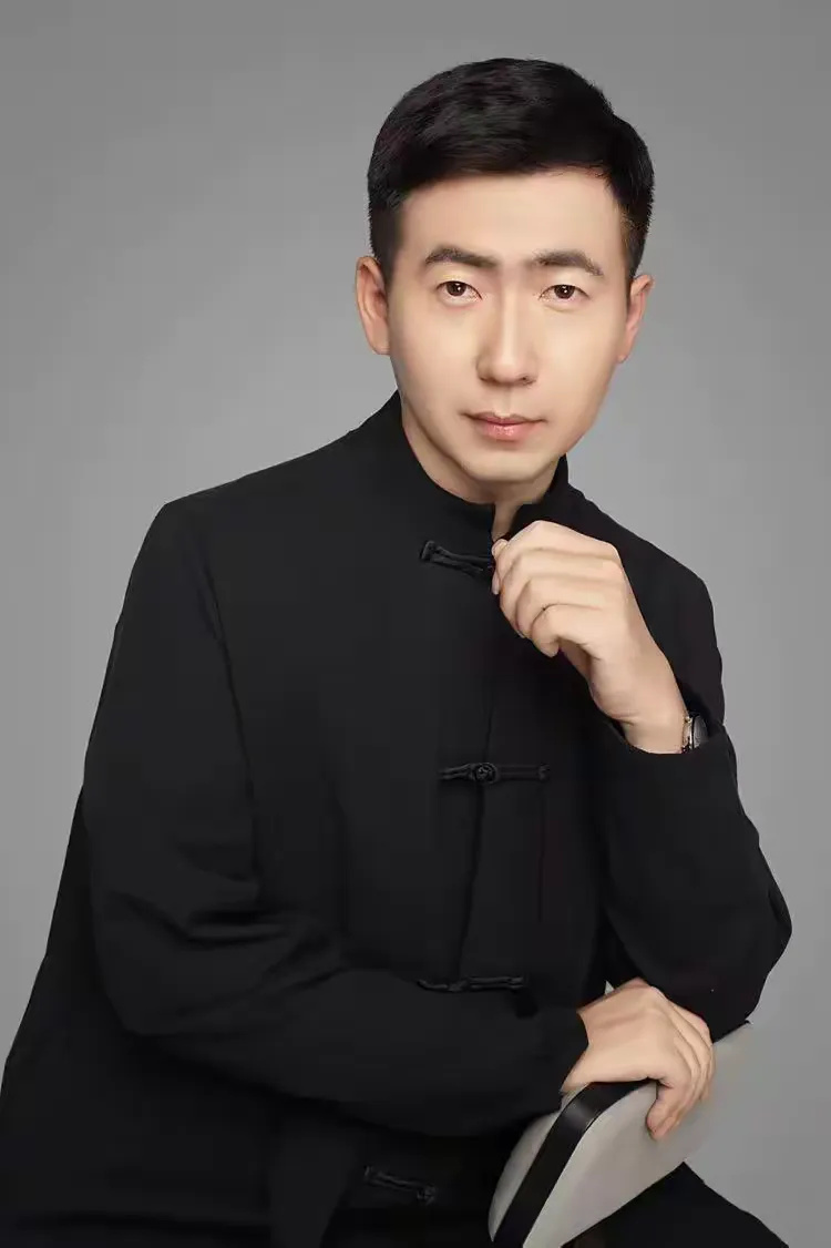 盛世典藏丨书法家王运勇——挥毫泼墨间, 风骨尽显。