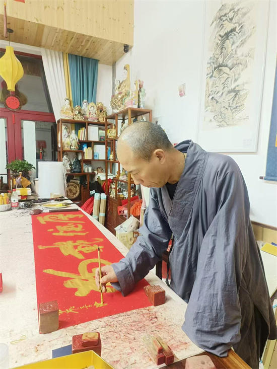 禅意书法家法闻禅师以书法作品祝贺全国两会胜利会召