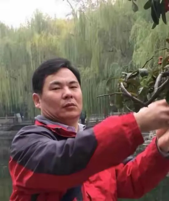 王恩才艺术馆藏品欣赏--滴水穿石 暮暮朝朝
