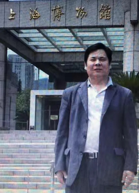 愿我文房生彩绘，世间珍宝布慈云