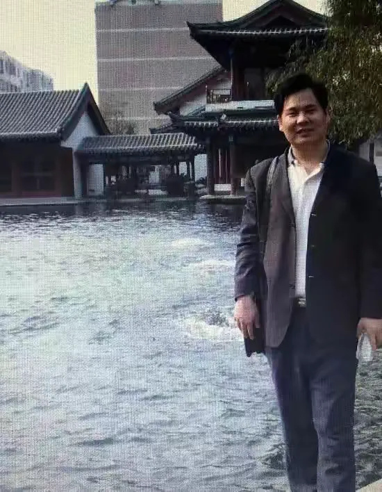 不因物华有贪心，中华万事总需人