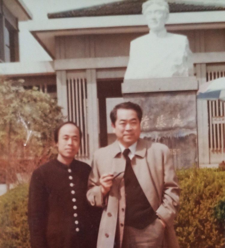 萧潱和他的老师范曾绘画作品展在岜宙艺术美篇网络美术馆开幕