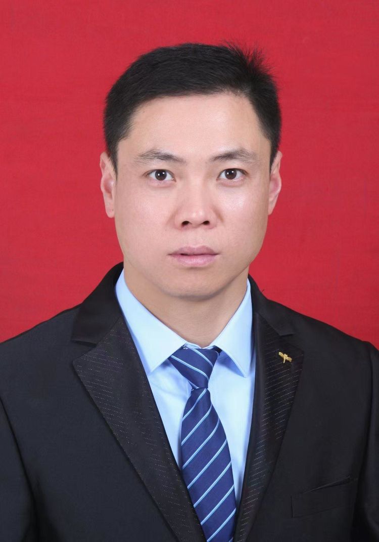 著名画家李志民——墨色浓淡相间 灵动而深邃