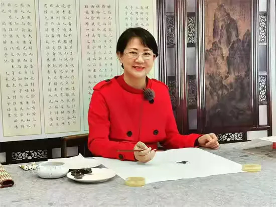黄蕾——最具潜力收藏价值人物花鸟书画名家/秀外慧中