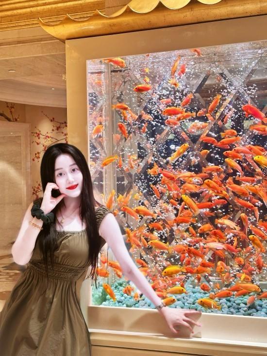 舞台因你闪耀 歌声点亮梦想——黄懿婕