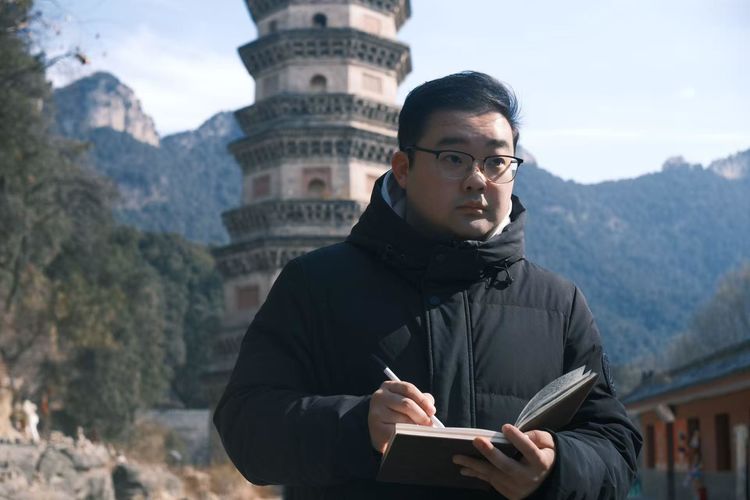 当超写实遇见中国意境——李超群人物油画中的