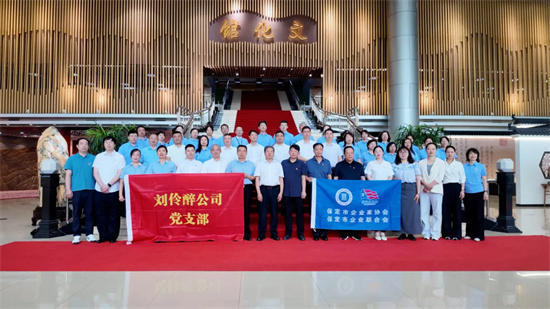 七一党建聚合力 执旗奋进促发展