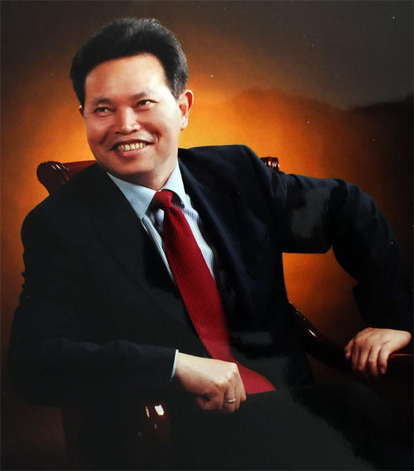 著名画家邓良华艺术界的一匹黑马