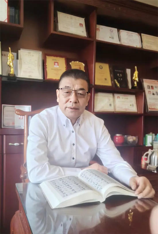 当代书法家侯杰——墨舞山河斩获新殊荣