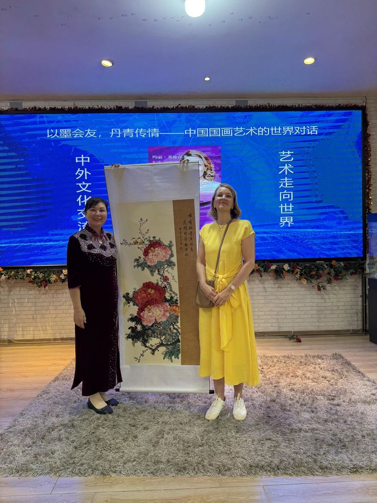 画家李艳中国深圳受邀芬兰总理玛丽·基维涅米接见