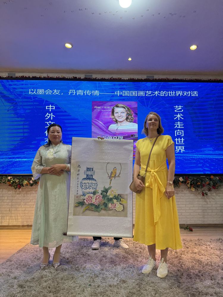 画家黄鉴中国深圳受邀芬兰总理玛丽·基维涅米接见