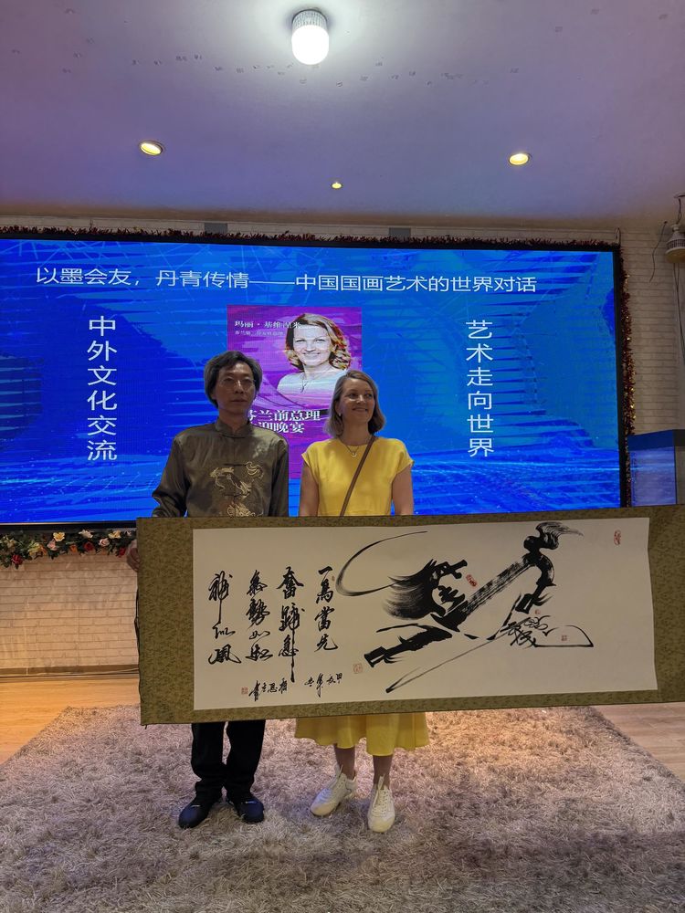 画家曲柏思中国深圳受邀芬兰总理玛丽·基维涅米接见
