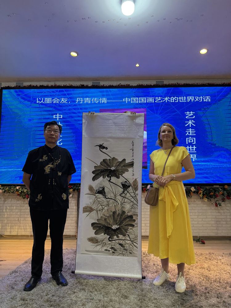 画家陈远良中国深圳受邀芬兰总理玛丽·基维涅米接见