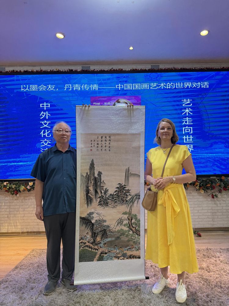 画家古新华中国深圳受邀芬兰总理玛丽·基维涅米接见