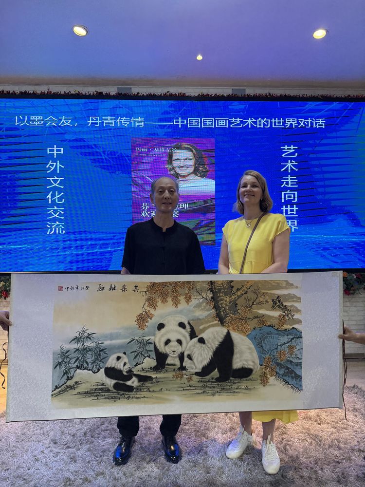 画家王铁中中国深圳受邀芬兰总理玛丽·基维涅米接见