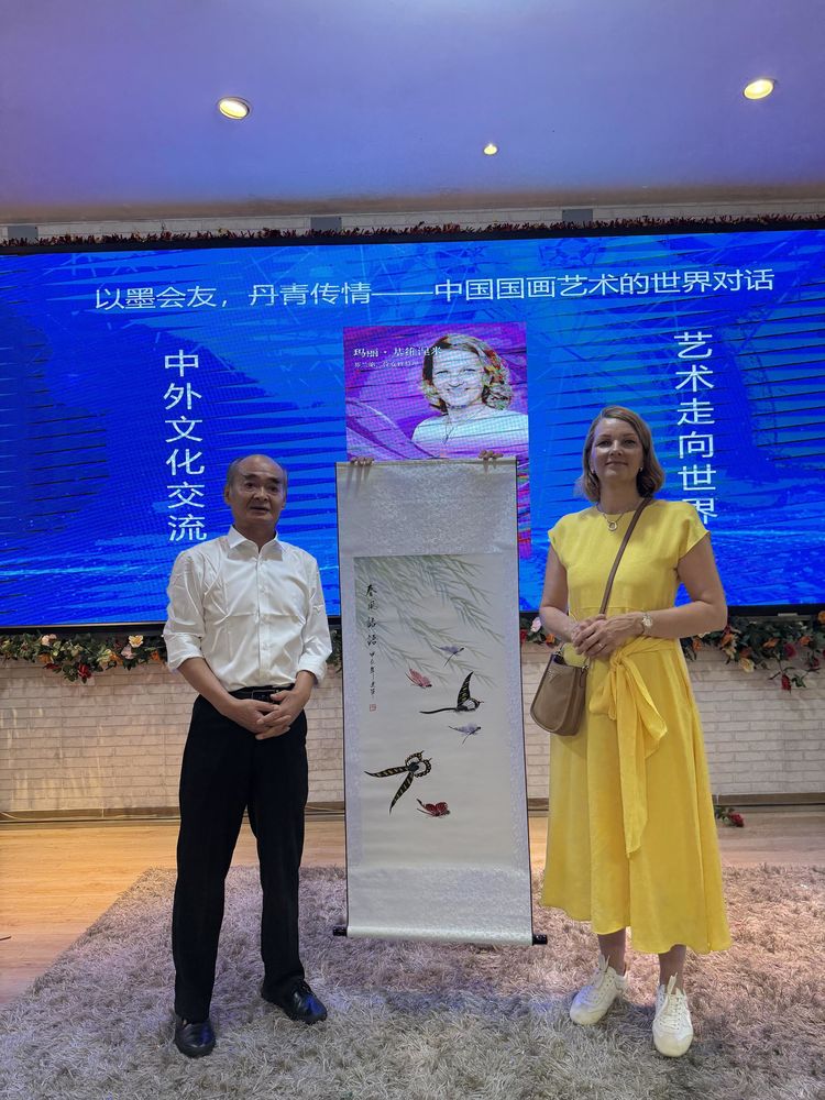 画家魏建军中国深圳受邀芬兰总理玛丽·基维涅米接见