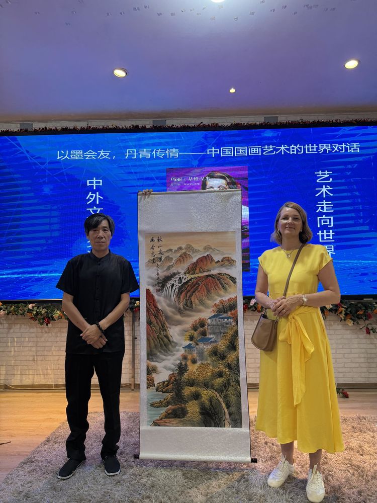 画家郝银平中国深圳受邀芬兰总理玛丽·基维涅米接见