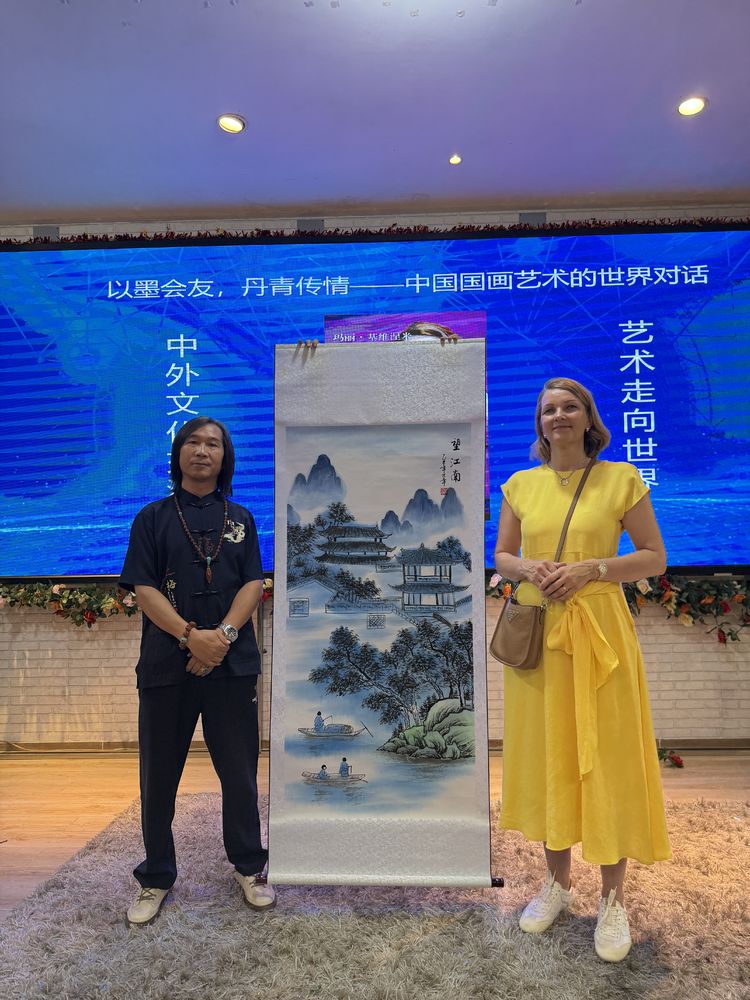 画家李元年中国深圳受邀芬兰总理玛丽·基维涅米接见