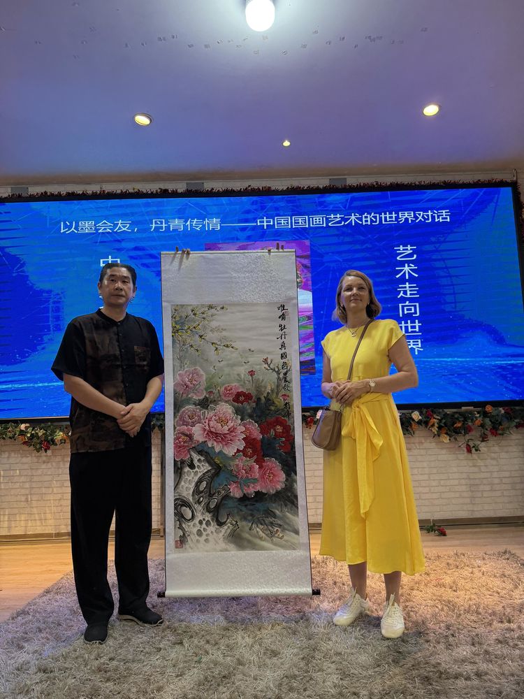 画家王新伟中国深圳受邀芬兰总理玛丽·基维涅米接见