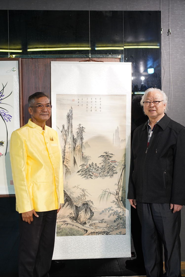 画家古新华老师应邀参加中泰建交50周年高级别经贸合作交流晚宴