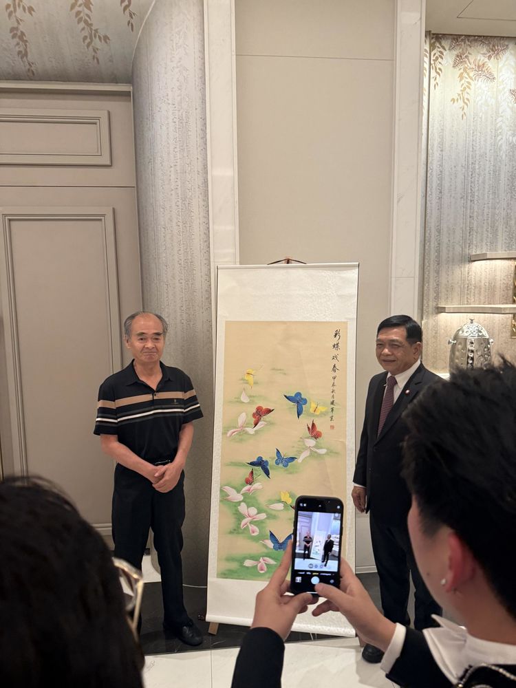 画家魏建军老师应邀参加中泰建交50周年高级别经贸合作交流晚宴