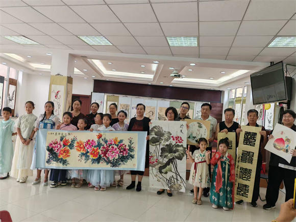“秋墨染山河” 书画艺术展在中国齐白石艺术研究院大连院