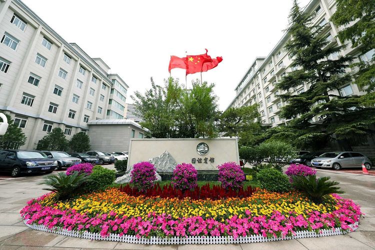 董逸泉老师举办大型国际画展庆祝伟大胜利 80 周年及大阅兵收官