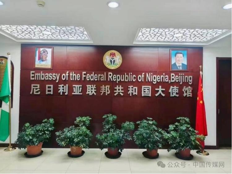 董逸泉老师举办大型国际画展庆祝伟大胜利 80 周年及大阅兵收官
