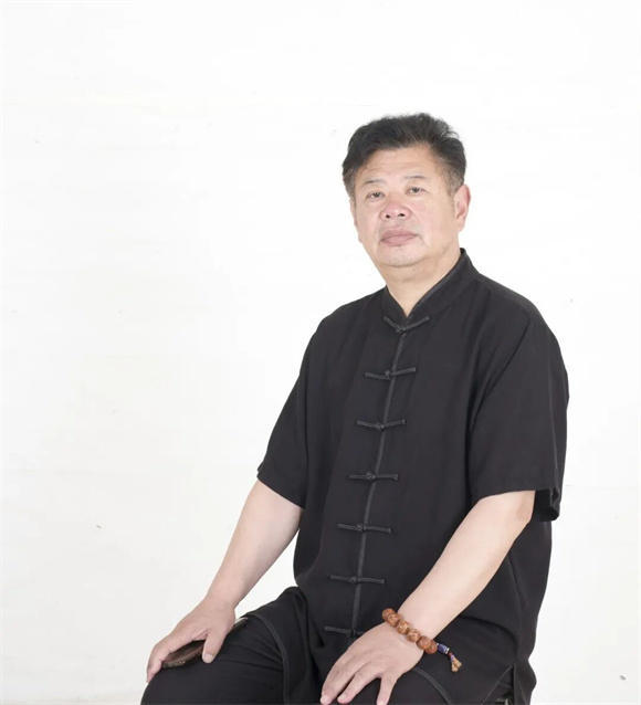 画家邓永广国画作品多少钱一平尺?