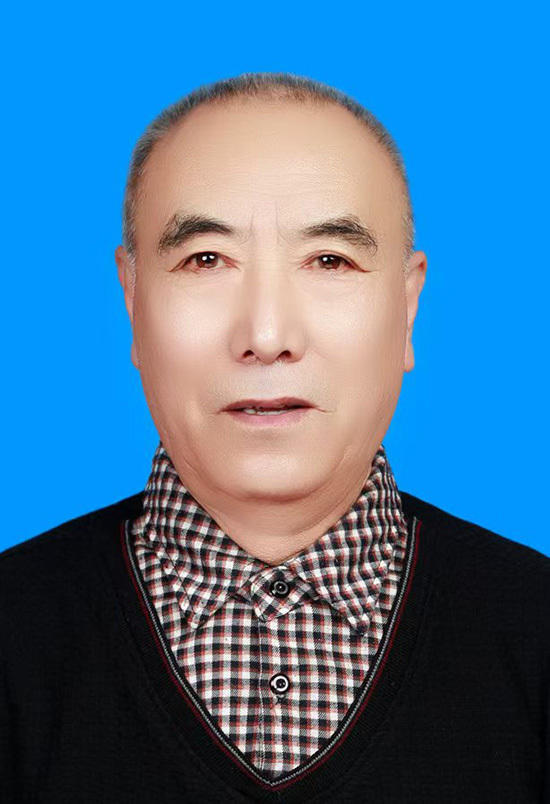 段亮珠以笔为舟四十载，楷行草皆成气象，书法国粹薪火传