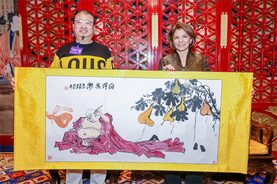 艺术家刘泓丨东西方文化交融的典范，彰显艺术无国界的普世价值。