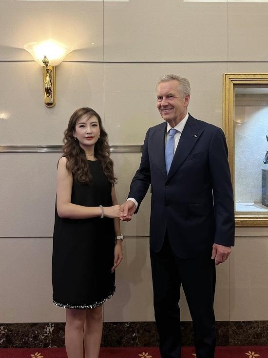 以笔为桥，传递东方之美:宁婉玉与德国前总统武尔夫的文化邂逅