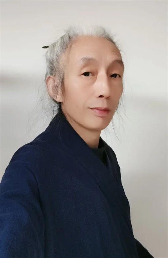 当代七雅花鸟领军人物“李鲤安”——笔墨绘繁花 以鲤立标杆