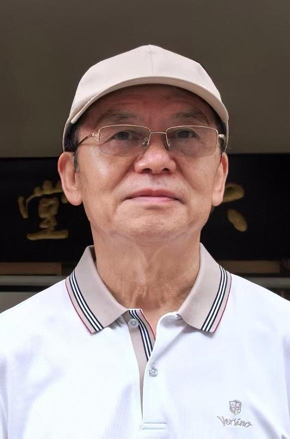 画家施云翔作品《日照巫山神女峰》在香港康乾拍卖公司落锤成交！