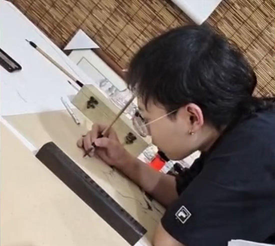 禅笔绘心：书画新秀张墨伦重彩佛画的信仰之光与艺术之境