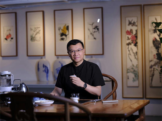 逸笔风神——卜绍基大写意水墨孔雀的艺术风格建构