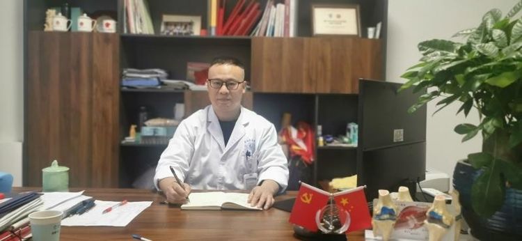 两岸一家亲，共圆中国梦