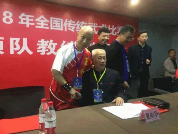 歌唱家喻方太脑梗死突然间左腿瘫痪一个月后又从死神夺回康复正常