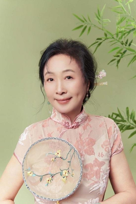 恭贺著名画家刘小爱——香港瀚海拍卖会2幅作品成交落槌满载而归