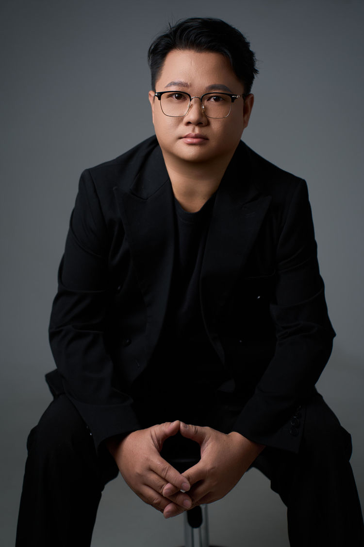 著名艺术家林雨琛油画作品黄鹤楼在香港康乾拍卖成功拍卖